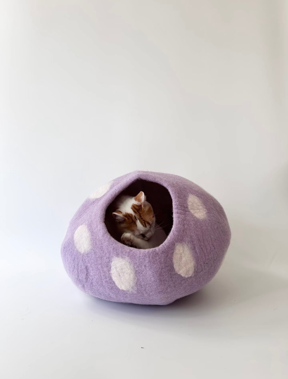 Handmade Wool Felt Mushroom Cat Cave — Purple Polka Dot Cozy Cat Bed | Natural Warm Pet Hideaway for Cats & Small Dogs
